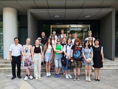 俄羅斯學(xué)生代表團(tuán)深度體驗(yàn)河傳藝術(shù)魅力